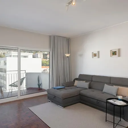 Jaime Moniz By An Island Appartement *