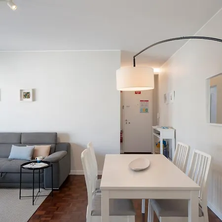 Jaime Moniz By An Island Appartement