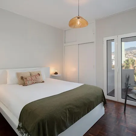 Jaime Moniz By An Island Appartement *